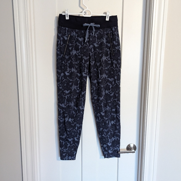 Athleta Trekkie North Jogger Pants - Ethereal Bloom Cottage Blue - sz 4 - Picture 1 of 7